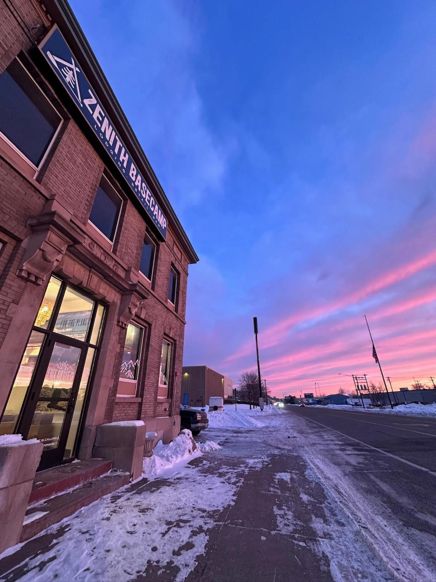 Zenith Basecamp Hostel Duluth Exterior photo